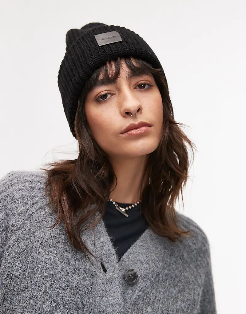 Шапка-бини из ребристого кожзама с логотипом черного цвета AllSaints
Шапка-бини из ребристого кожзама с логотипом черного цвета AllSaints
