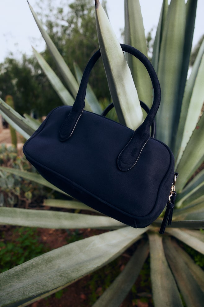 Сумка через плечо с матовой отделкой H&M, синий
Сумка через плечо с матовой отделкой H&M, синий