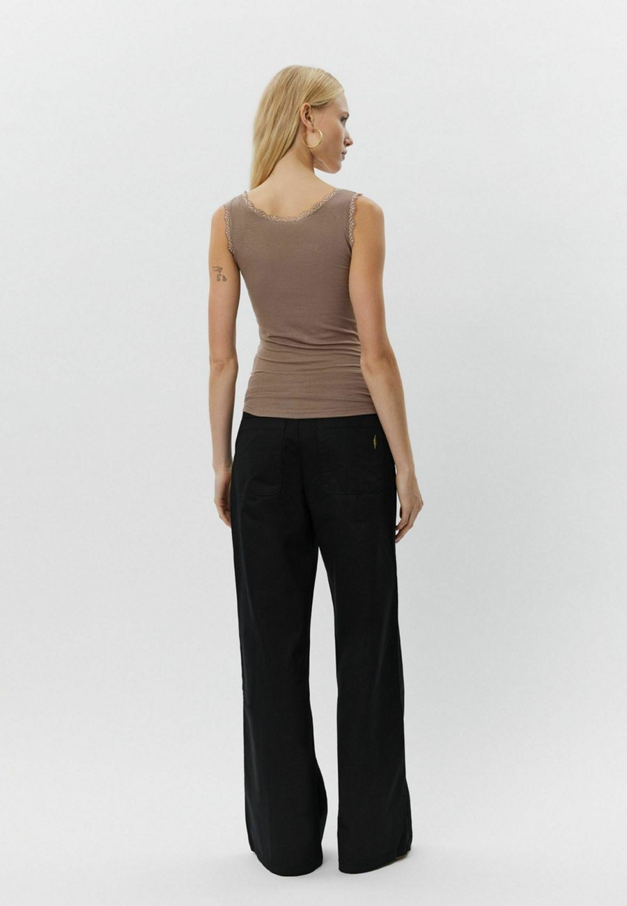 Топ Sofie Schnoor ULRIKKESW, Brown
Топ Sofie Schnoor ULRIKKESW, Brown