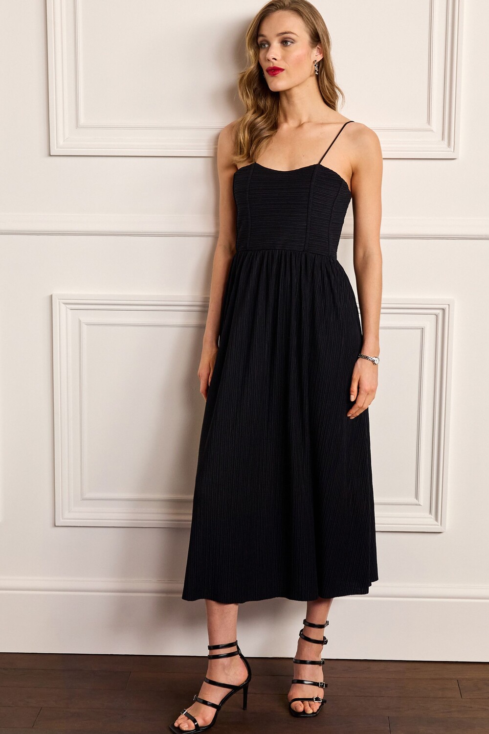 Платье миди с плиссированным корсетом и бретелями Next, черный
Платье миди с плиссированным корсетом и бретелями Next, черный