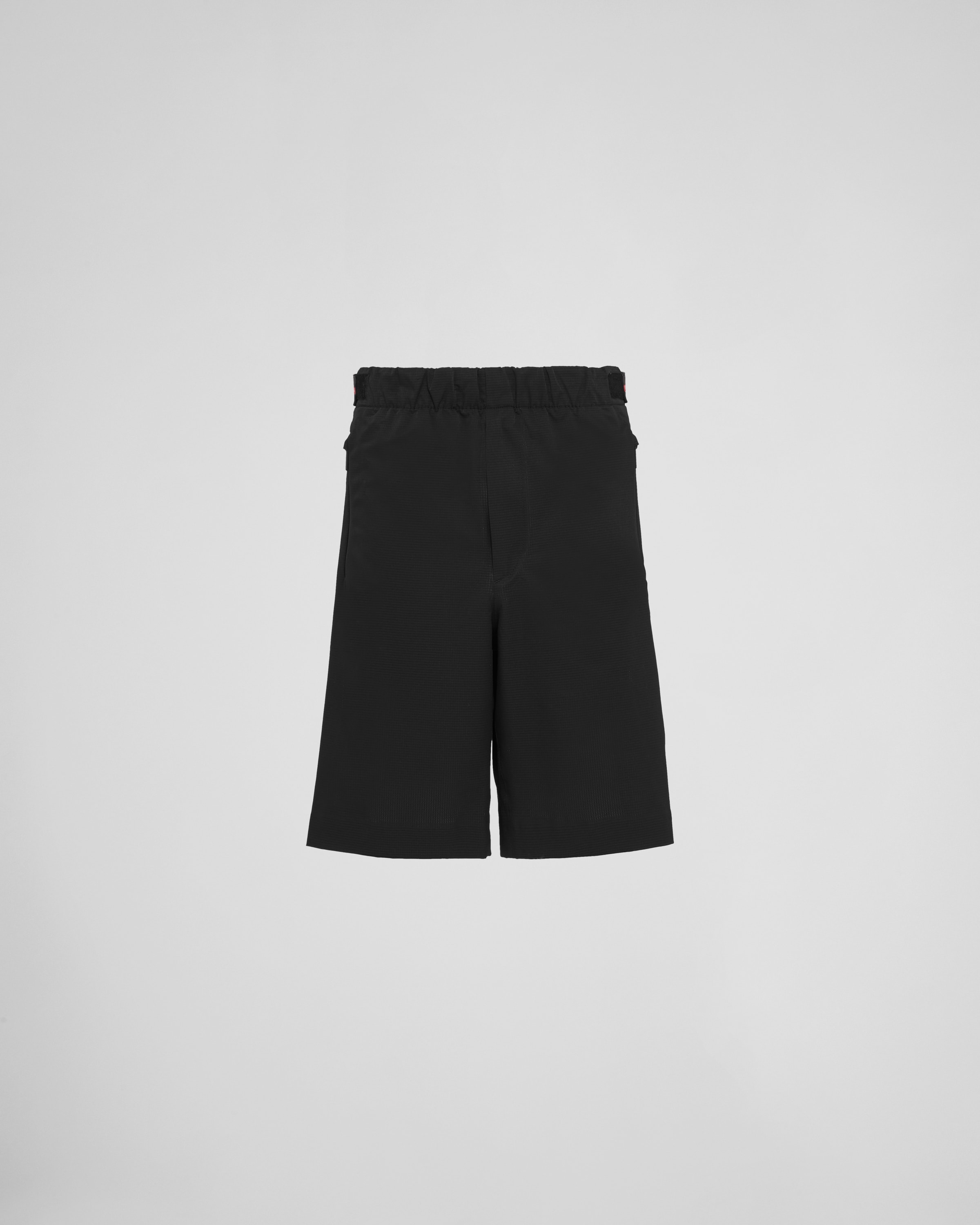 Легкие бермуды из би-стрейчевой ткани Prada, черный
Легкие бермуды из би-стрейчевой ткани Prada, черный