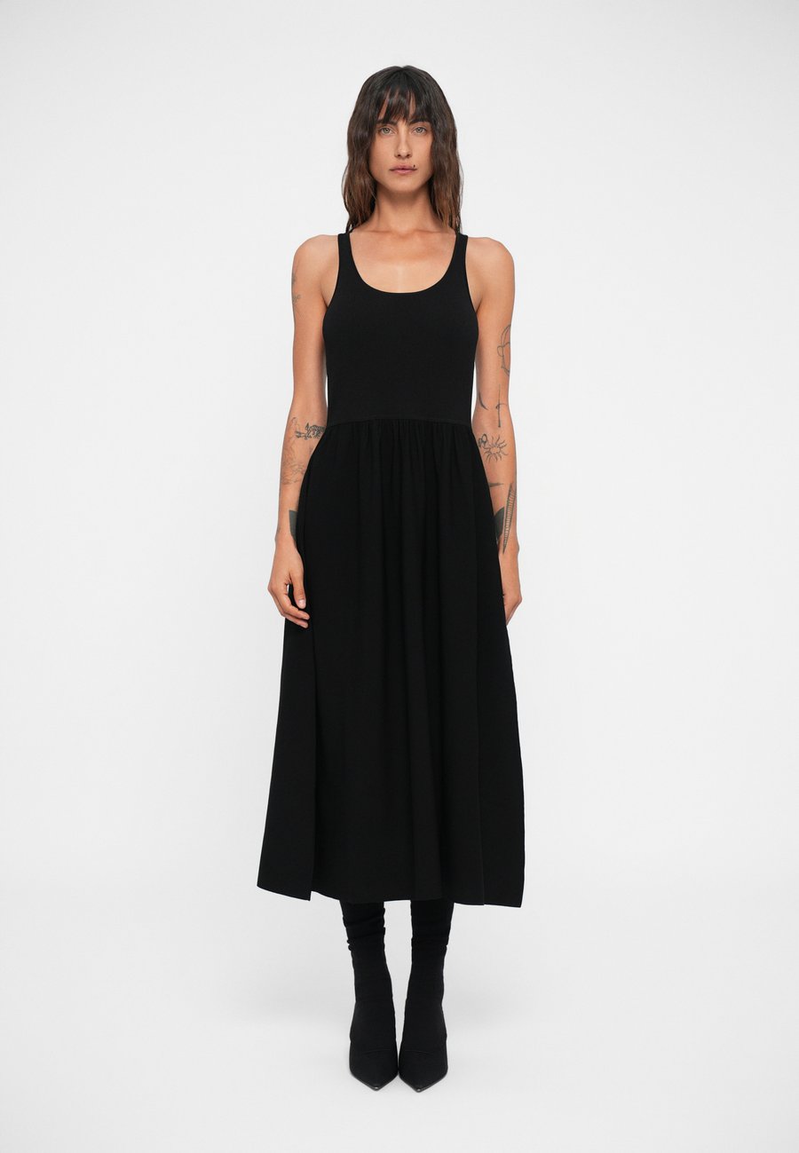 Платье 440ME Jersey dress, Black
Платье 440ME Jersey dress, Black