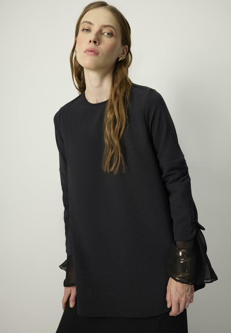 Блуза Touché Privé WITH SLEEVE DETAIL, Black
Блуза Touché Privé WITH SLEEVE DETAIL, Black