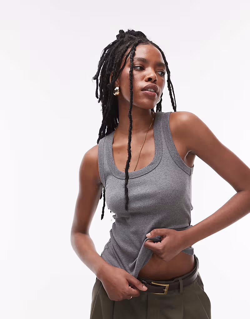 Топ Topshop с круглым вырезом в рубчик темно-серого меланжевого цвета
Топ Topshop с круглым вырезом в рубчик темно-серого меланжевого цвета