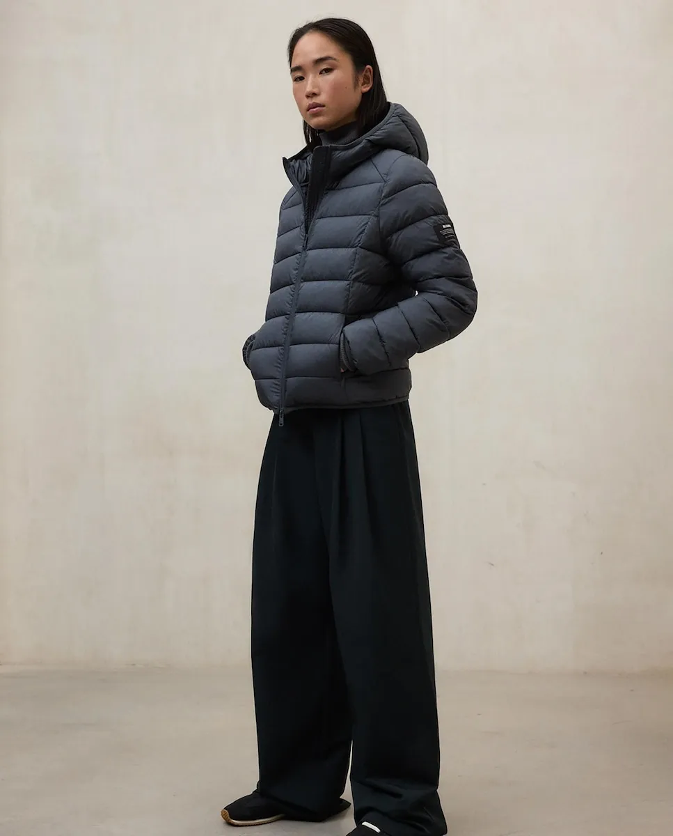 Женская утепленная куртка с застежкой-молнией, капюшоном и боковыми карманами Ecoalf, синий
Женская утепленная куртка с застежкой-молнией, капюшоном и боковыми карманами Ecoalf, синий