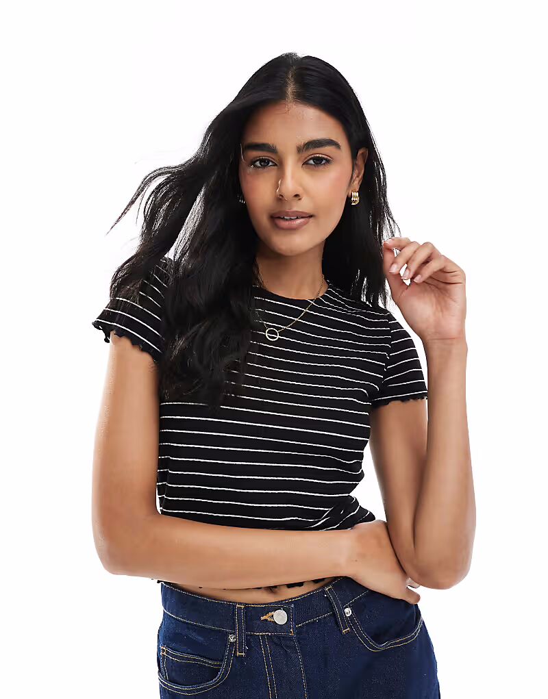 Топ ONLY с короткими рукавами и салатовой окантовкой в черно-белую полоску
Топ ONLY с короткими рукавами и салатовой окантовкой в черно-белую полоску