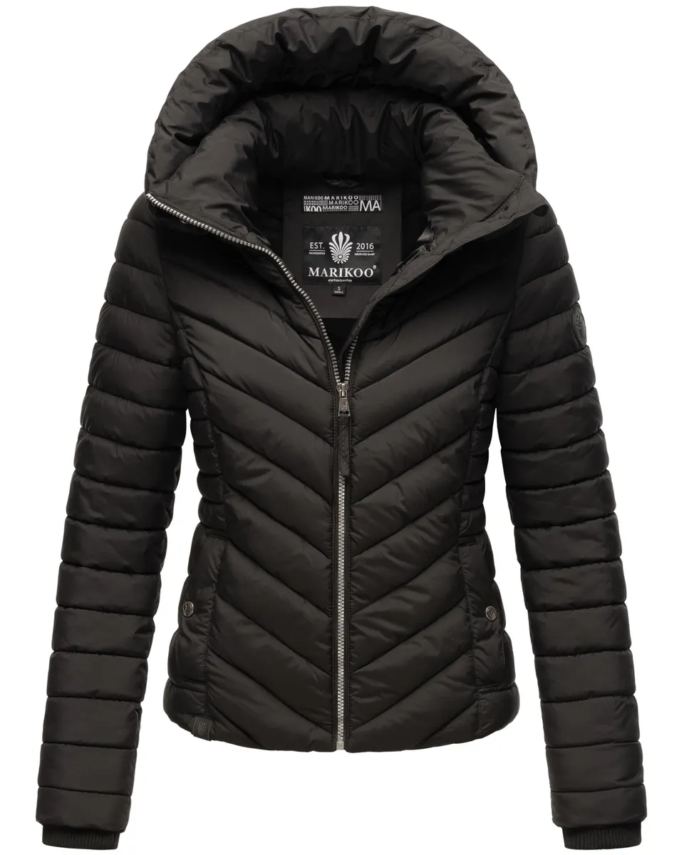 Стеганая куртка Marikoo "Кагоми" с большим капюшоном, черный
Стеганая куртка Marikoo "Кагоми" с большим капюшоном, черный
