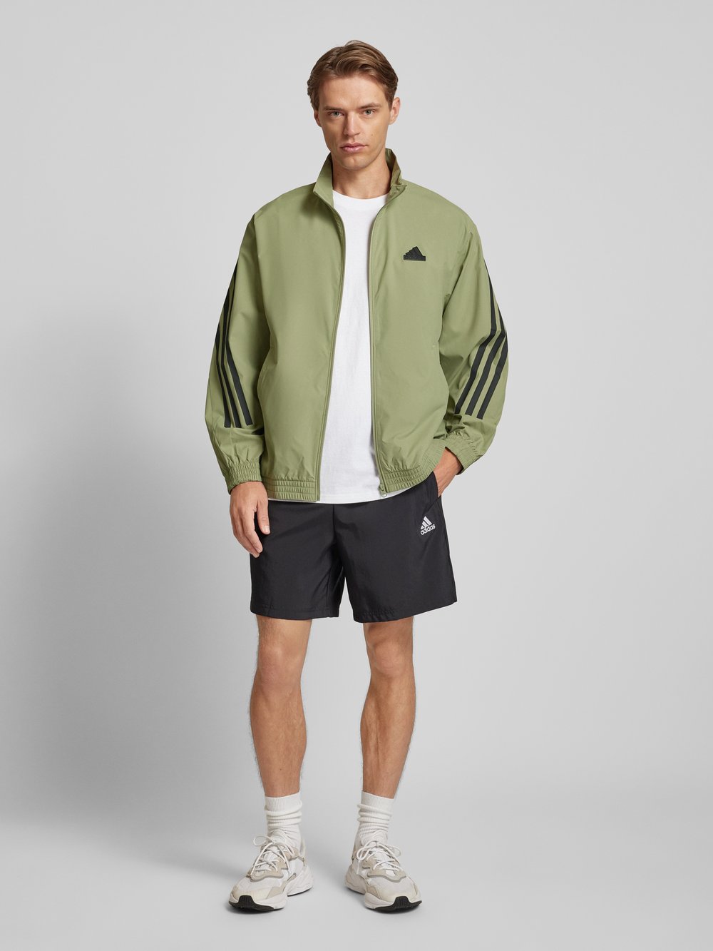 Спортивная куртка с воротником-стойкой и карманами ADIDAS SPORTSWEAR, оливковый
Спортивная куртка с воротником-стойкой и карманами ADIDAS SPORTSWEAR, оливковый