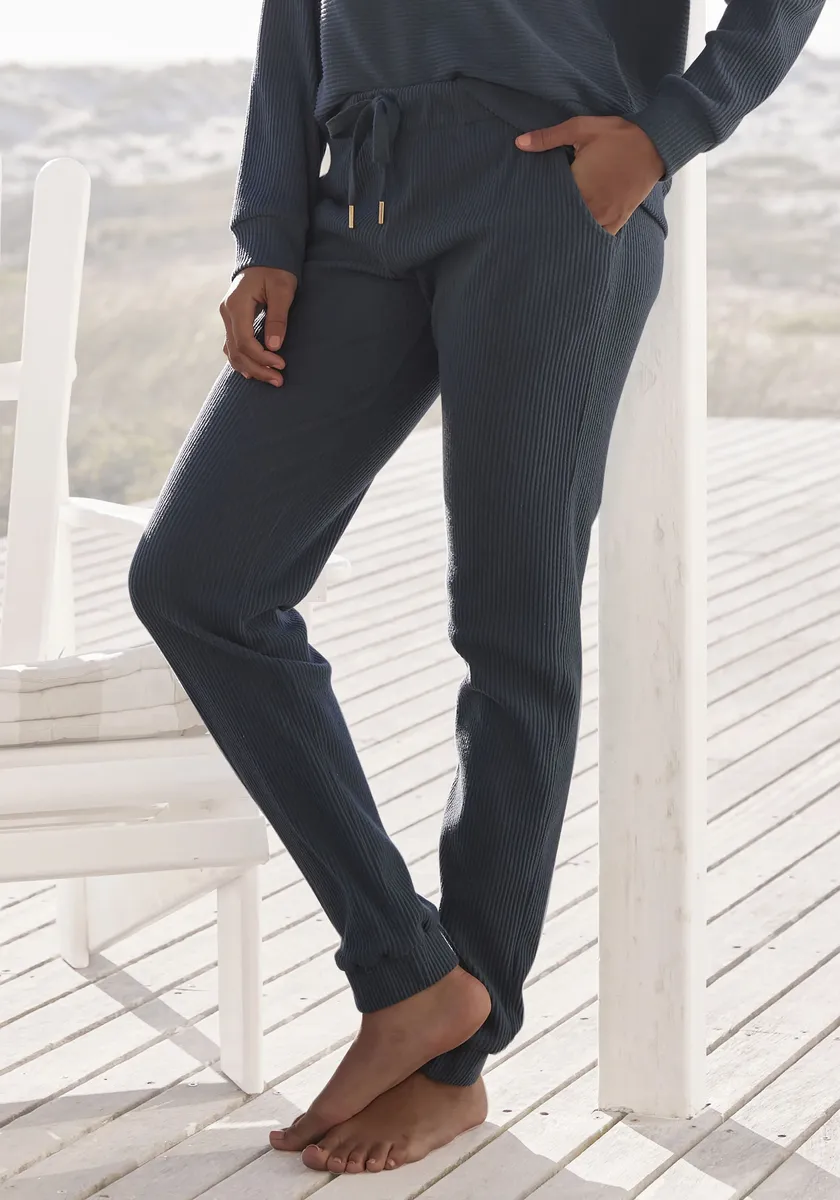 Брюки релакс S.Oliver "спортивные штаны из рубчатого качества", с прорезными карманами, костюм для отдыха, цвет Petrol
Брюки релакс S.Oliver "спортивные штаны из рубчатого качества", с прорезными карманами, костюм для отдыха, цвет Petrol