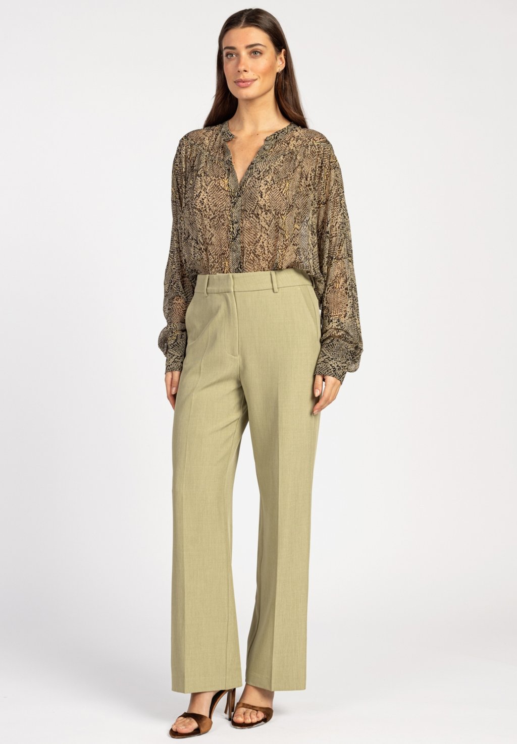 Брюки ROBIN Aaiko, зеленый
Брюки ROBIN Aaiko, зеленый