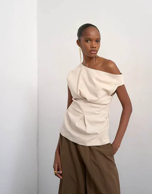 Льняной топ с асимметричной застежкой на талии и закрученными плечами Topshop натурального цвета
Льняной топ с асимметричной застежкой на талии и закрученными плечами Topshop натурального цвета