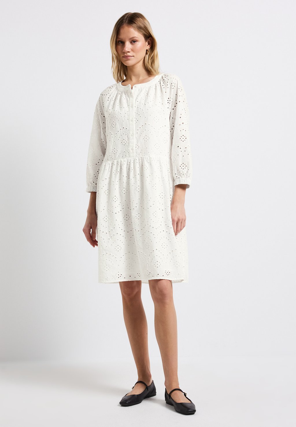 Повседневное платье MIT LOCHSTICKEREI Street One, белый
Повседневное платье MIT LOCHSTICKEREI Street One, белый
