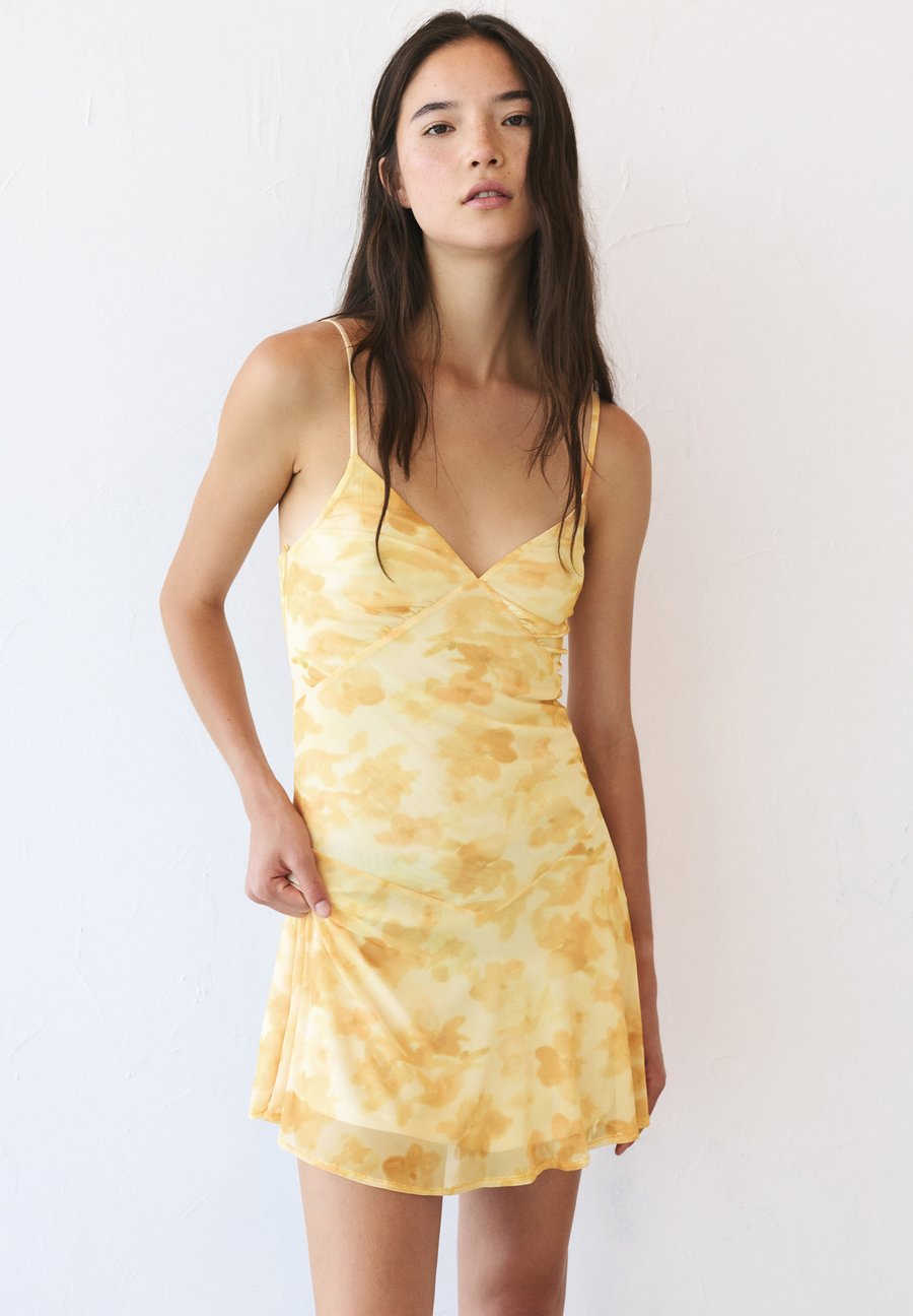 Платье PULL&BEAR PRINTED, Yellow
Платье PULL&BEAR PRINTED, Yellow