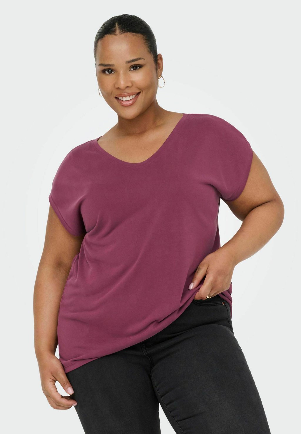 Базовая футболка ONLY Carmakoma, темно-фиолетовый
Базовая футболка ONLY Carmakoma, темно-фиолетовый
