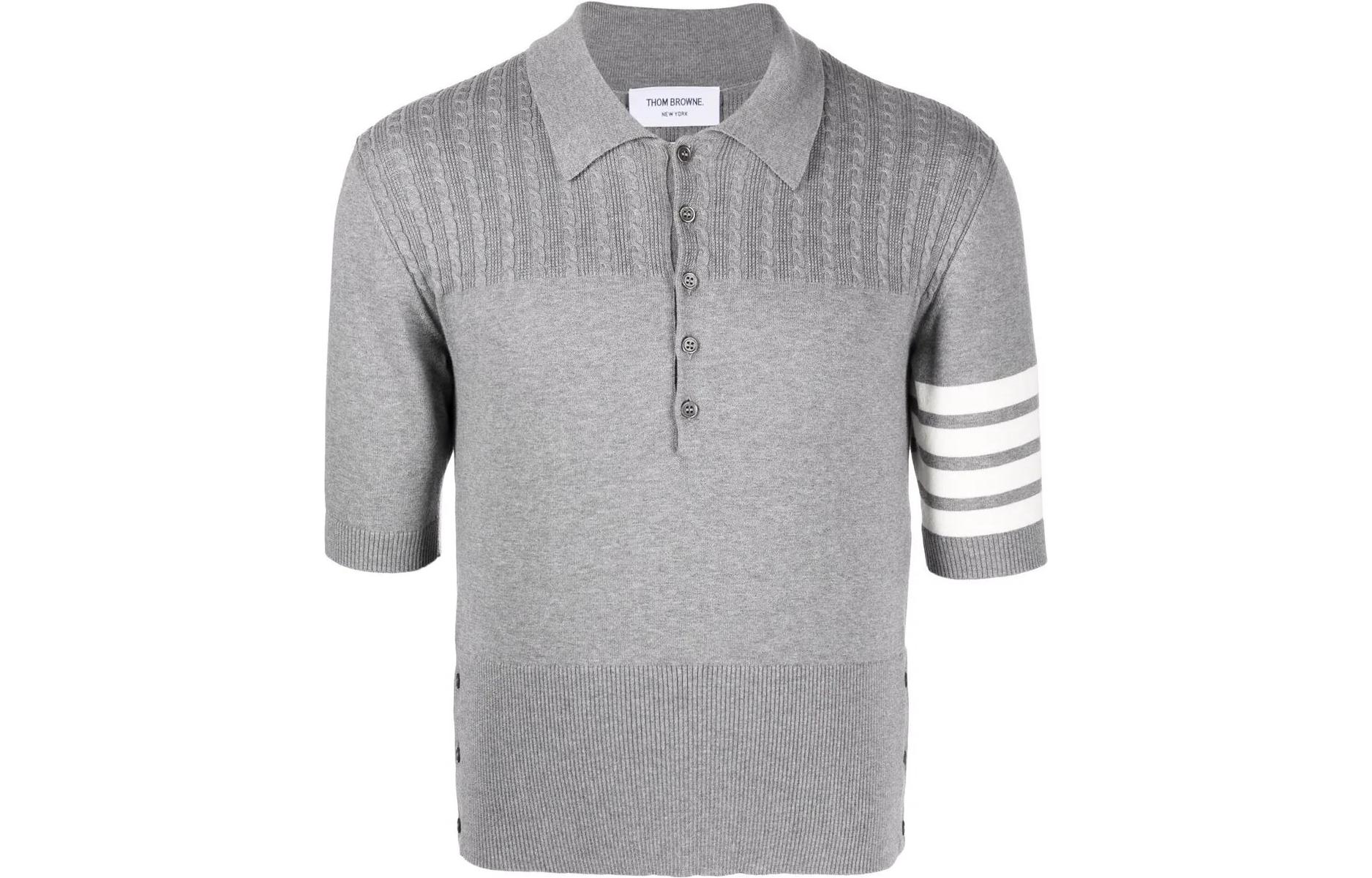 Футболка поло с четырехполосной вязкой THOM BROWNE, серая
Футболка поло с четырехполосной вязкой THOM BROWNE, серая