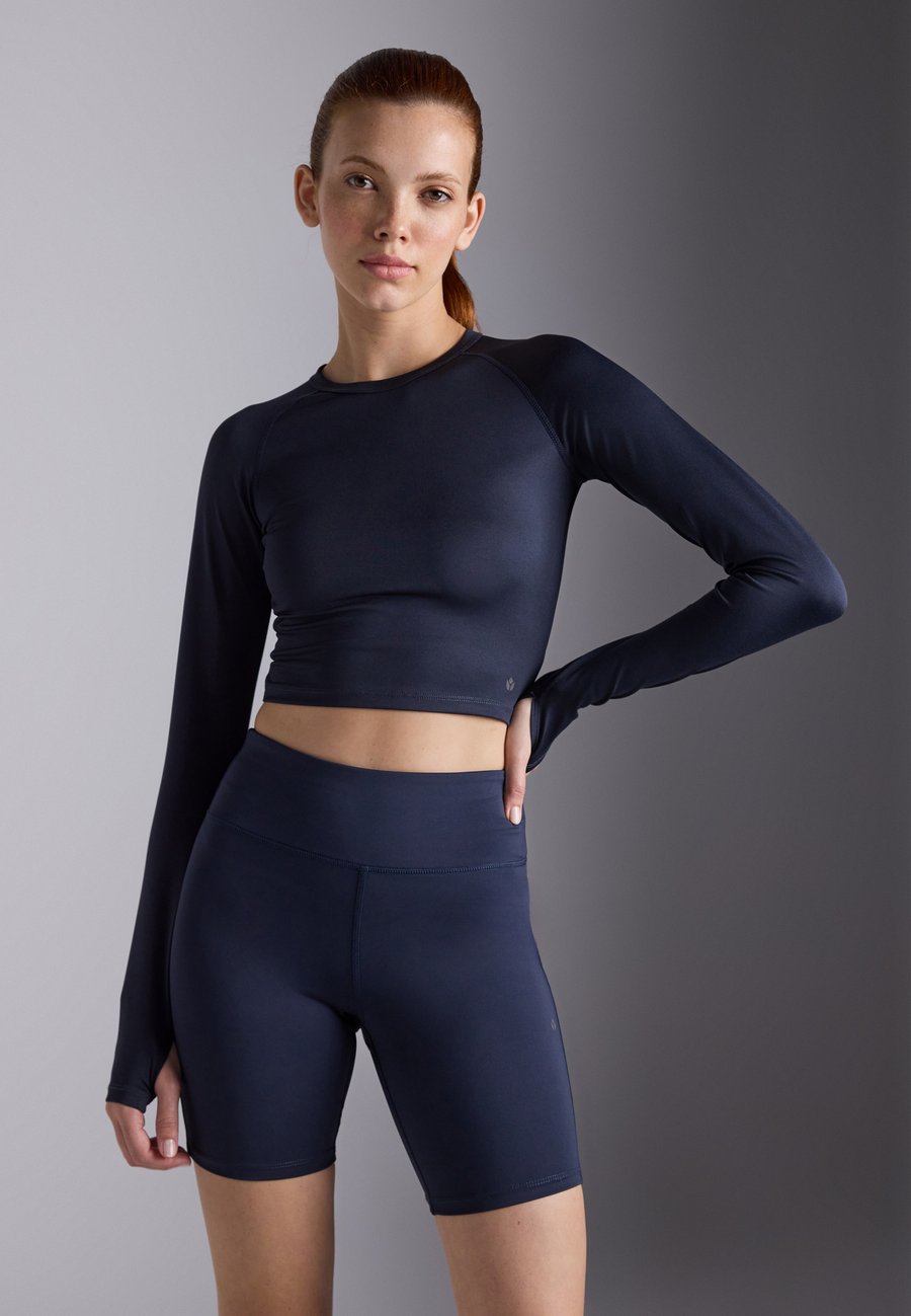 Топ Even&Odd active Long sleeved top, Dark Blue
Топ Even&Odd active Long sleeved top, Dark Blue