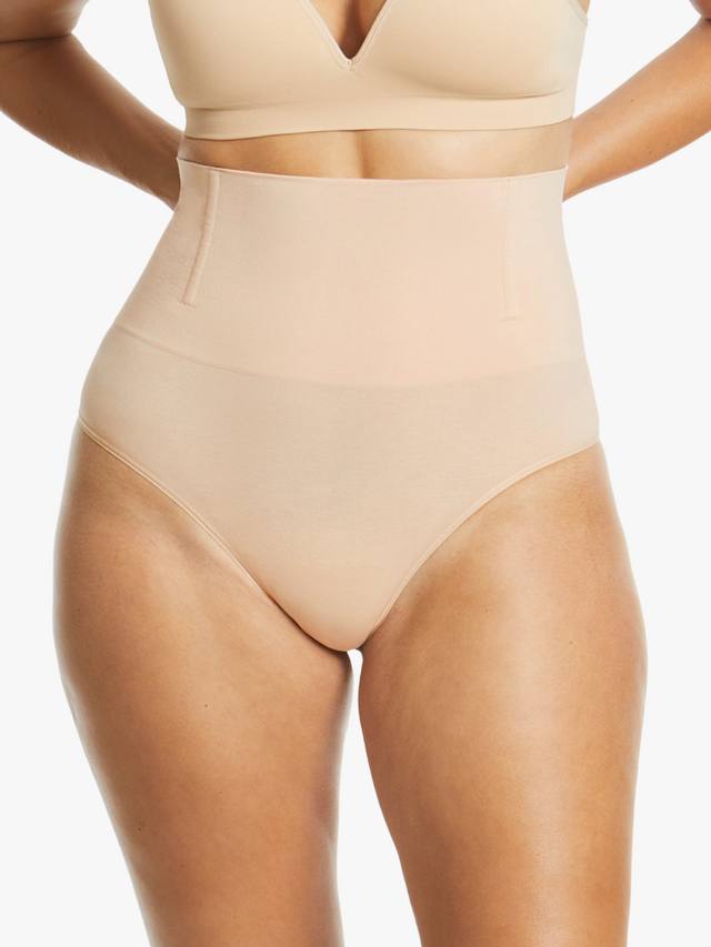Мягкий Fusion высокий пояс моделирующий G-String Ambra, Natural Beige
Мягкий Fusion высокий пояс моделирующий G-String Ambra, Natural Beige