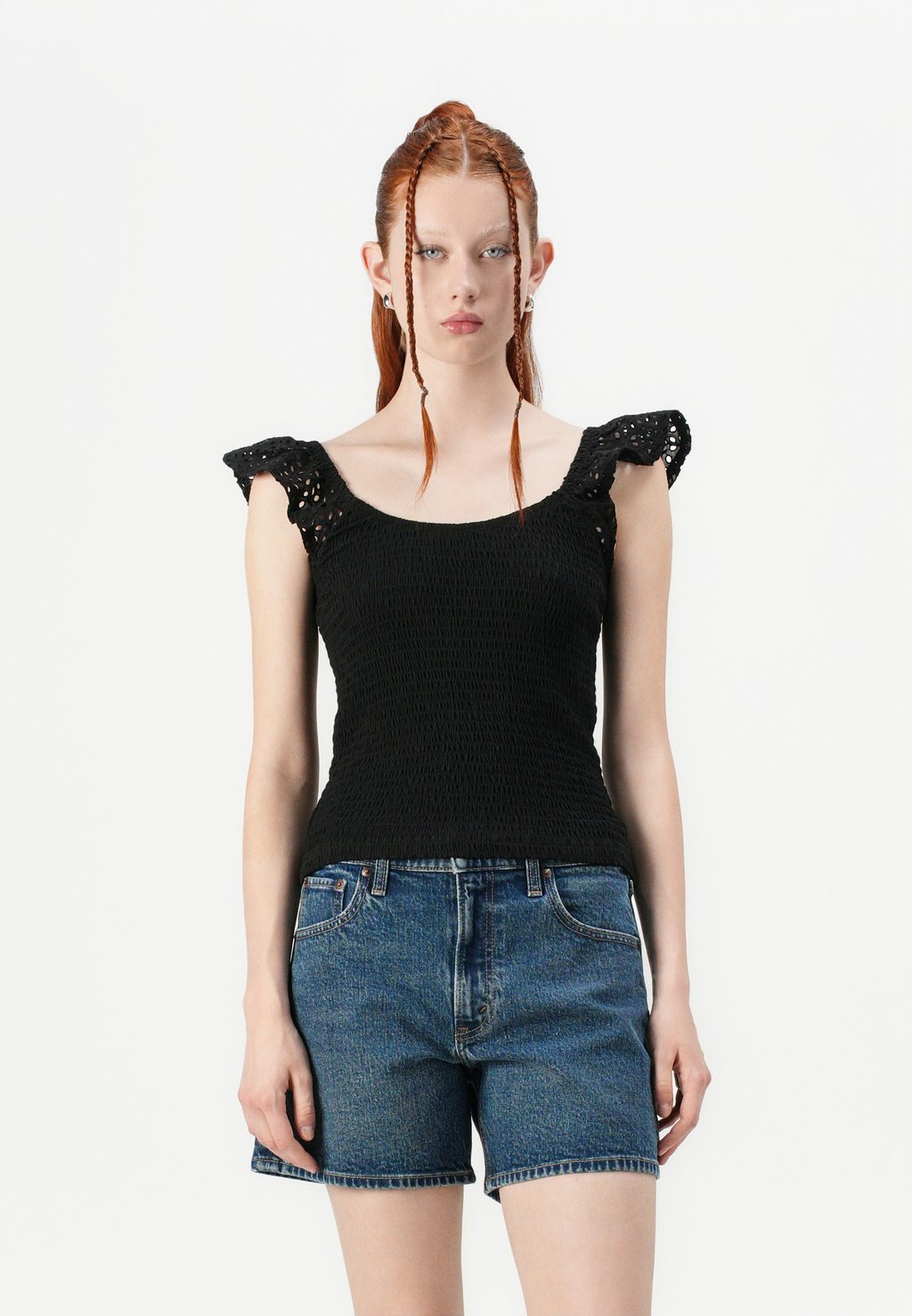 Топ ONLGWEN LIFE SMOCK ONLY, черный
Топ ONLGWEN LIFE SMOCK ONLY, черный