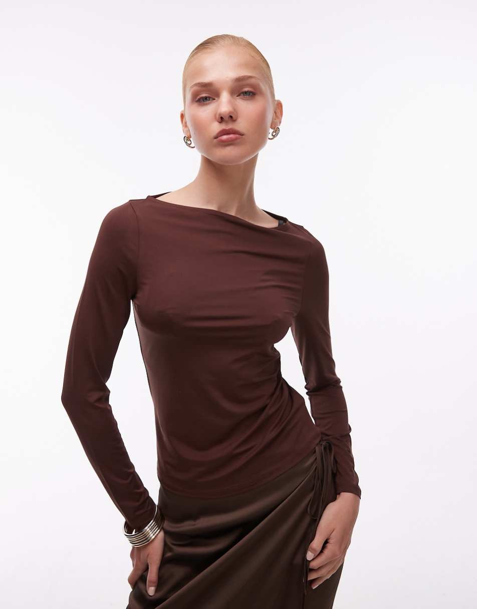 Лонгслив Asos Design Slinky Slash Neck, шоколадный
Лонгслив Asos Design Slinky Slash Neck, шоколадный