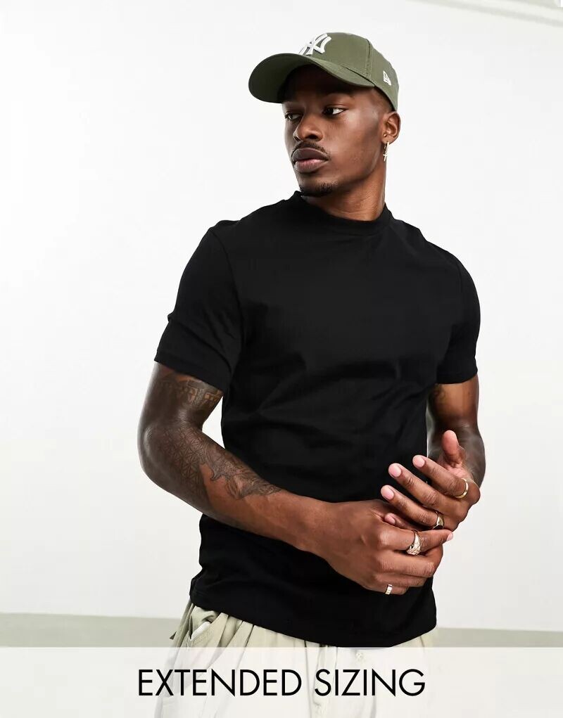 Черная футболка с круглым вырезом ASOS
Черная футболка с круглым вырезом ASOS