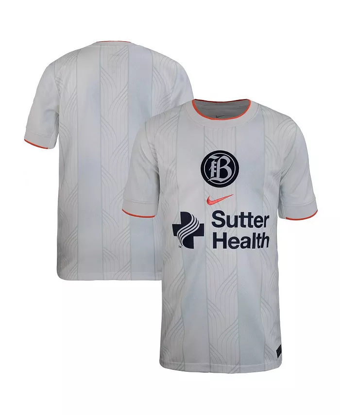 Мужская белая реплика футболки Bay FC 2025 Secondary Stadium Nike
Мужская белая реплика футболки Bay FC 2025 Secondary Stadium Nike