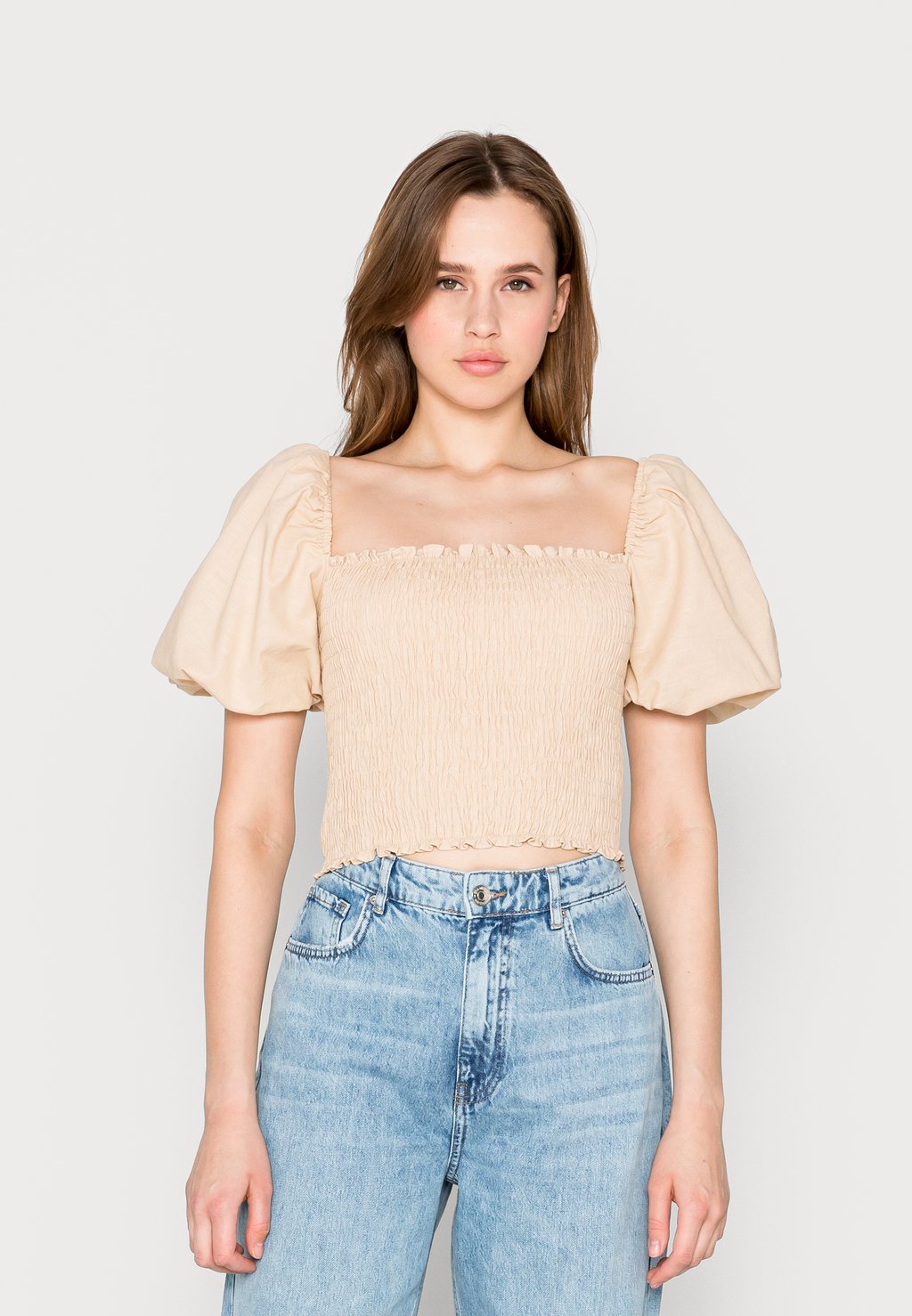Блуза SMOCKED CROP TOP WITH STRAIGHT NECK & PUFF SLEEVES Glamorous, цвет Light Stone
Блуза SMOCKED CROP TOP WITH STRAIGHT NECK & PUFF SLEEVES Glamorous, цвет Light Stone