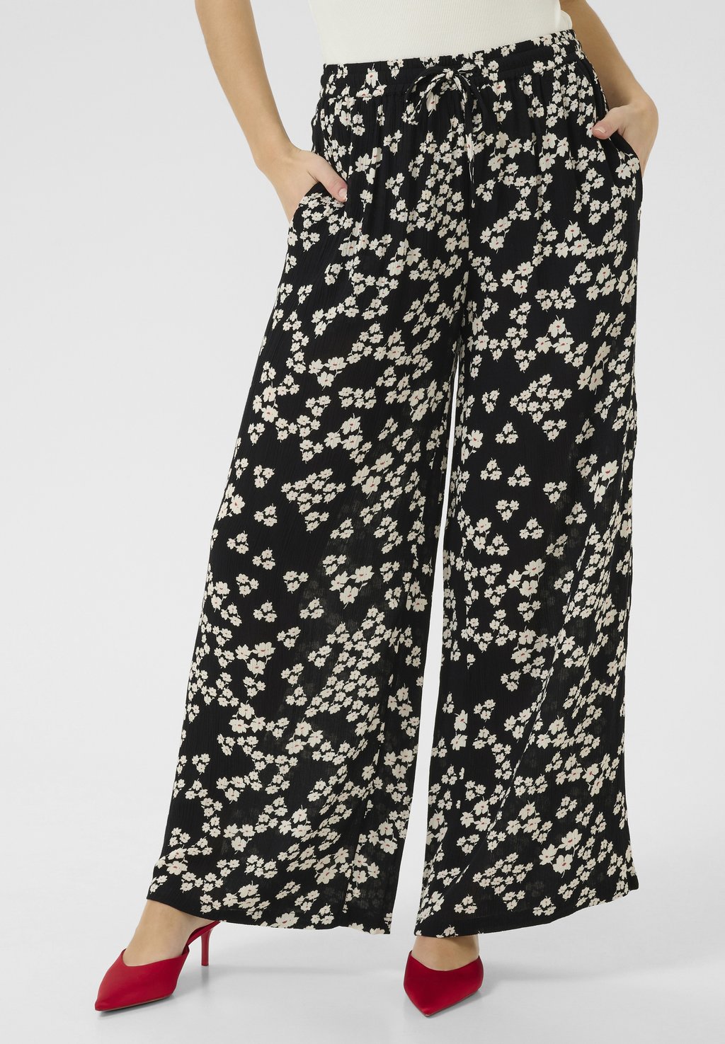 Брюки KATHORA AMBER Kaffe, черный
Брюки KATHORA AMBER Kaffe, черный