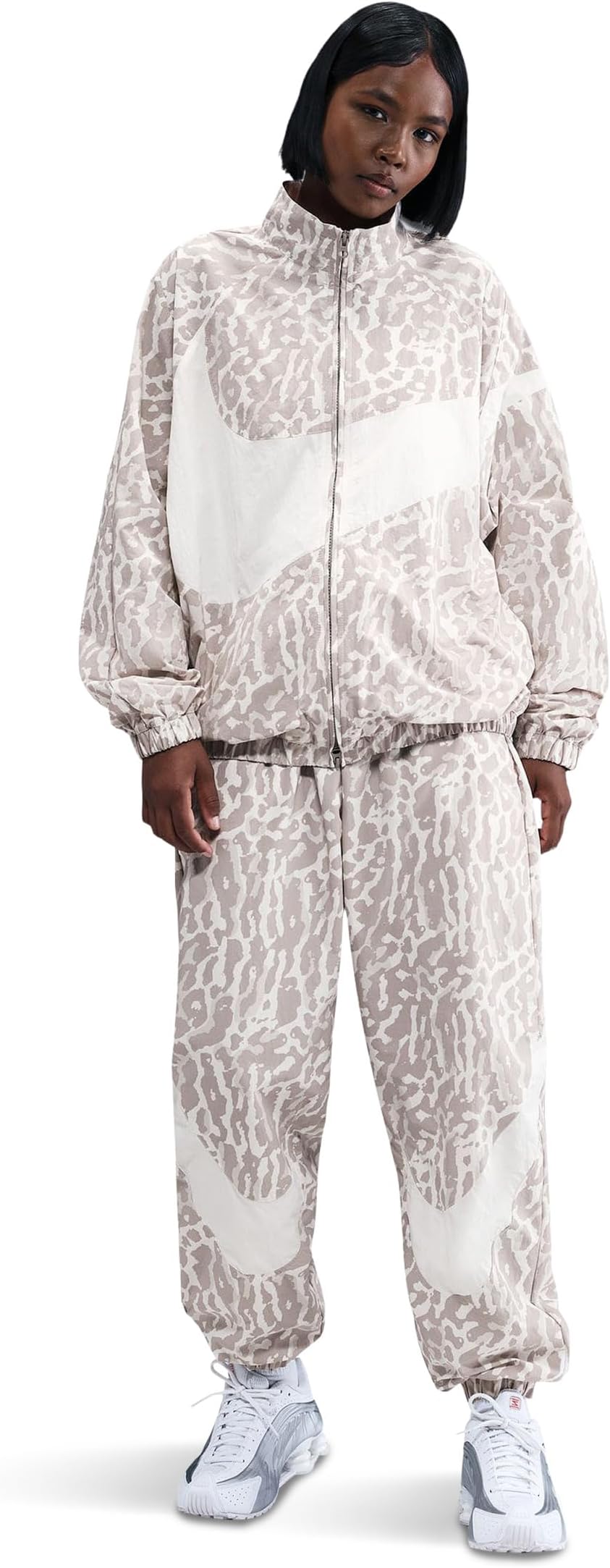 Женская спортивная куртка Trend Woven Heritage с принтом по всей поверхности Nike, College Grey/Sail
Женская спортивная куртка Trend Woven Heritage с принтом по всей поверхности Nike, College Grey/Sail