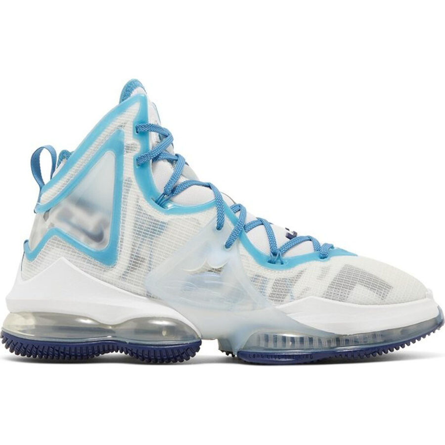 Кроссовки Nike Space Jam x LeBron 19 EP, белый/голубой
Кроссовки Nike Space Jam x LeBron 19 EP, белый/голубой