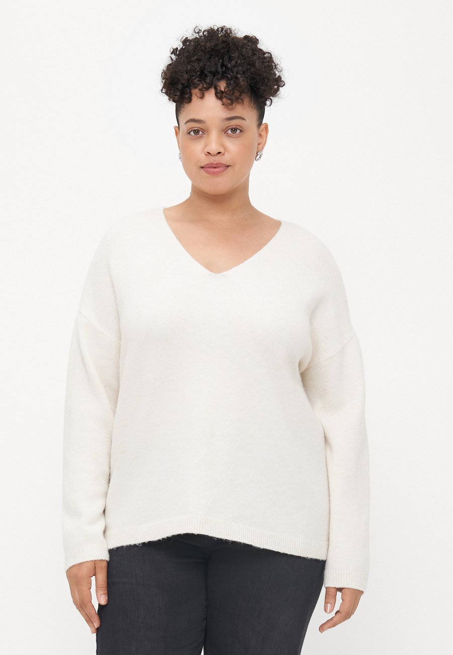 Джемпер Vero Moda Curve VMCBESTI V NECK , Birch Melange/Off-White
Джемпер Vero Moda Curve VMCBESTI V NECK , Birch Melange/Off-White