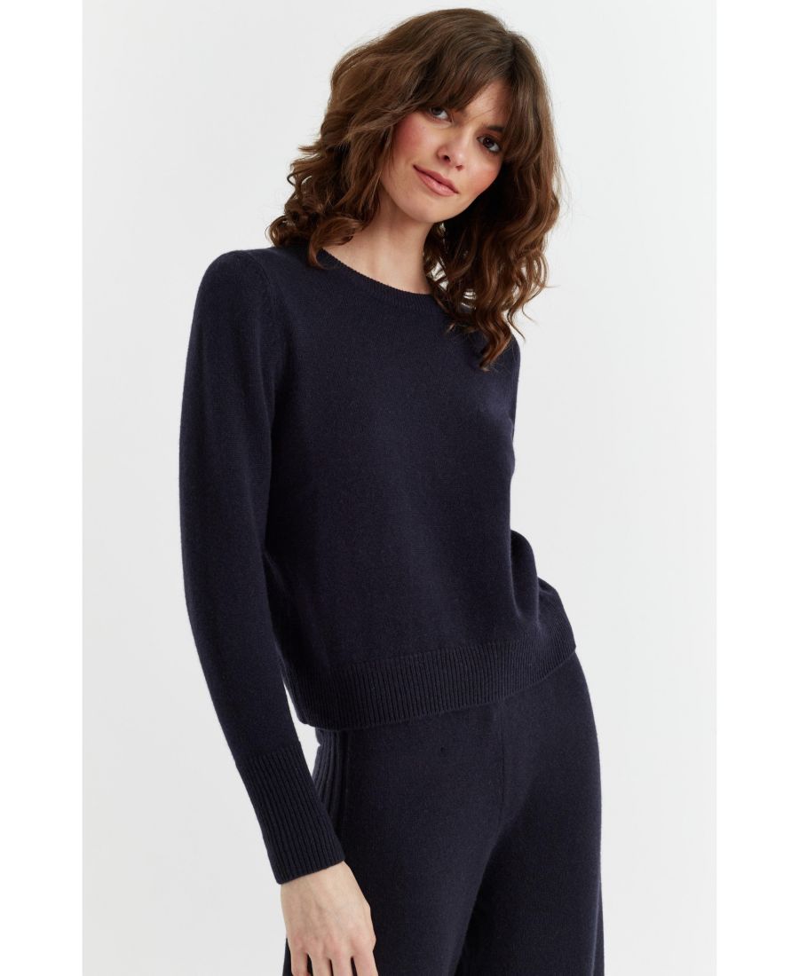 Укороченный женский свитер из чистого кашемира Chinti & Parker, Navy
Укороченный женский свитер из чистого кашемира Chinti & Parker, Navy