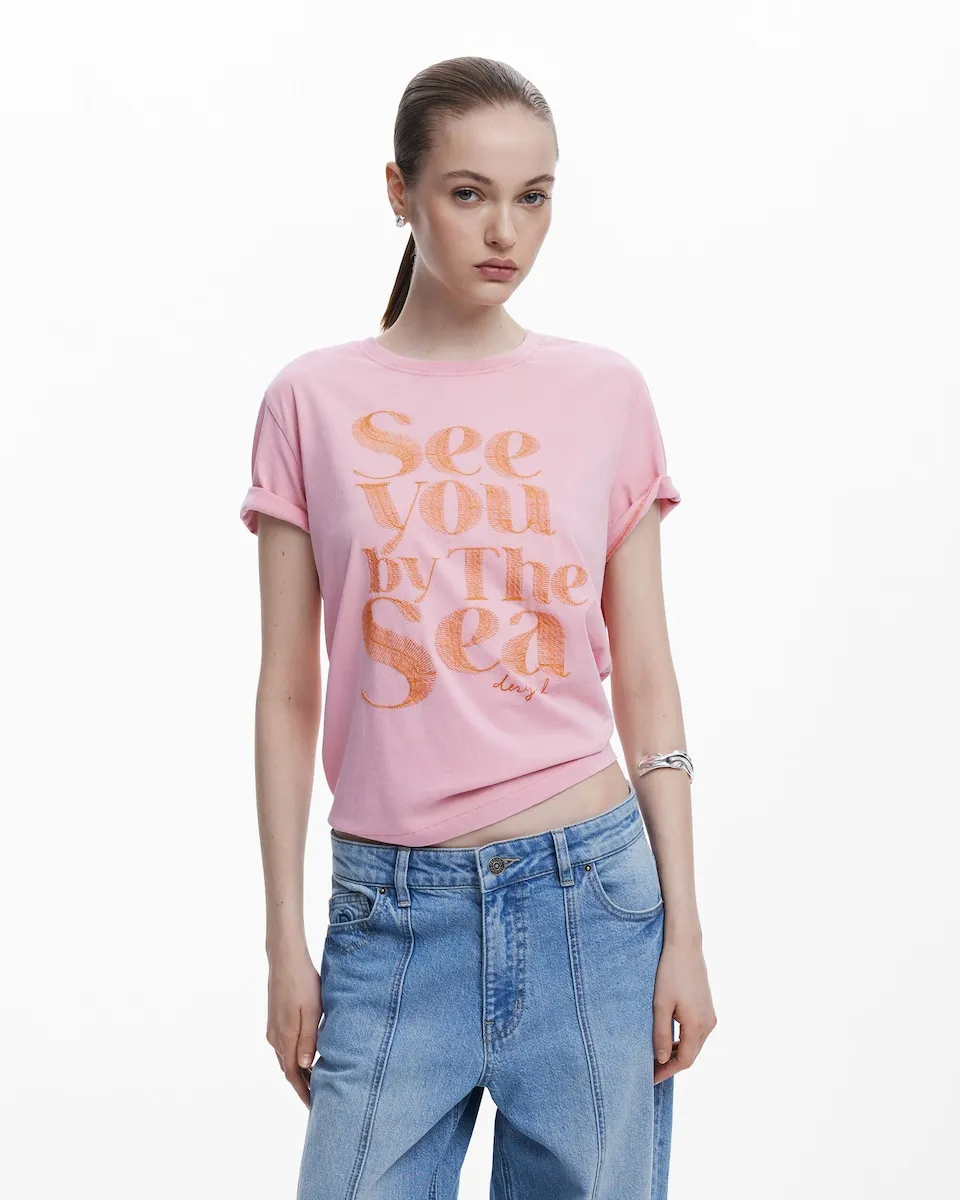 Женская футболка с коротким рукавом с надписью Desigual, розовый
Женская футболка с коротким рукавом с надписью Desigual, розовый