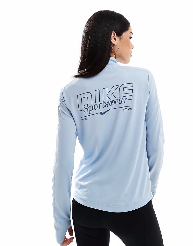 Футболка с длинными рукавами и полумолнией Nike Running Gym Life Swoosh Pacer Dri-FIT светло-голубого цвета
Футболка с длинными рукавами и полумолнией Nike Running Gym Life Swoosh Pacer Dri-FIT светло-голубого цвета