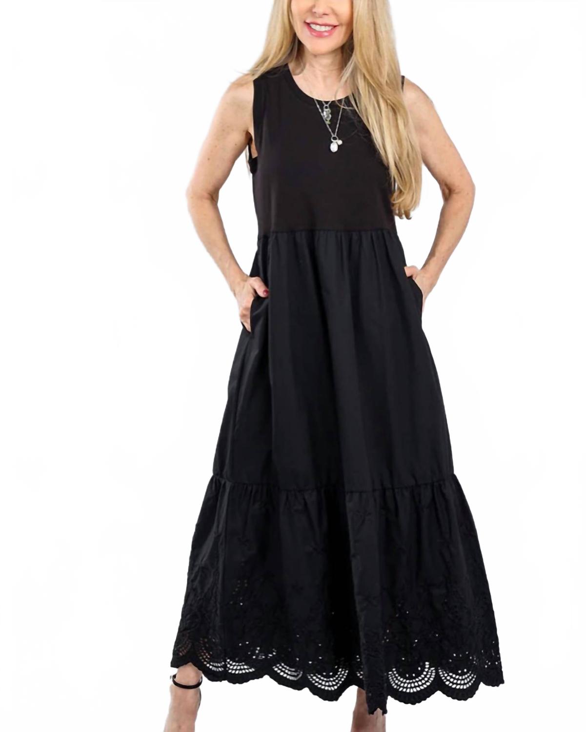 Черное платье с люверсами Elliott Lauren
Черное платье с люверсами Elliott Lauren