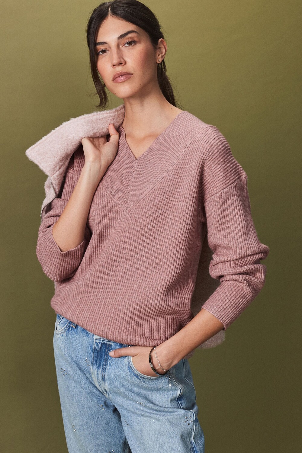 Свободный трикотажный джемпер с V образным вырезом в рубчик Next, розовый
Свободный трикотажный джемпер с V образным вырезом в рубчик Next, розовый