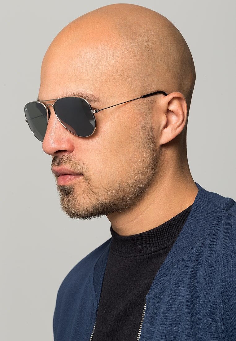 Солнцезащитные очки Ray-Ban
Солнцезащитные очки Ray-Ban