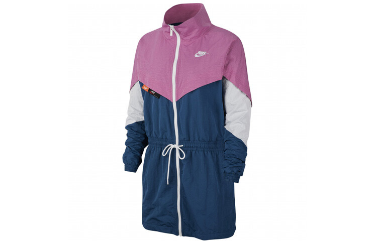 Женская куртка Nike
Женская куртка Nike