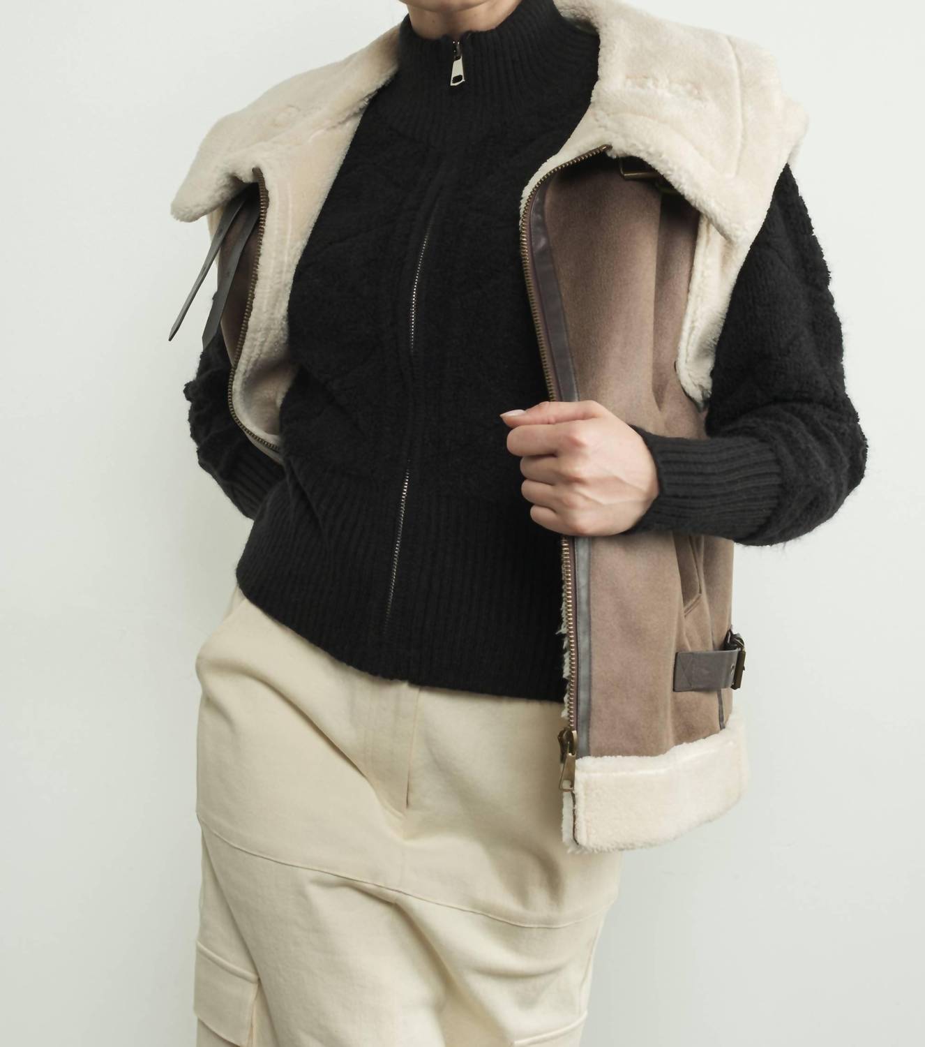 Жилет из искусственной кожи с воротником-стойкой, цвет мокко Aaron & Amber, мокко
Жилет из искусственной кожи с воротником-стойкой, цвет мокко Aaron & Amber, мокко