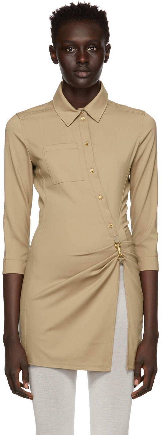 Бежевая рубашка с длинным рукавом 'La Tunique Jocou' Jacquemus
Бежевая рубашка с длинным рукавом 'La Tunique Jocou' Jacquemus