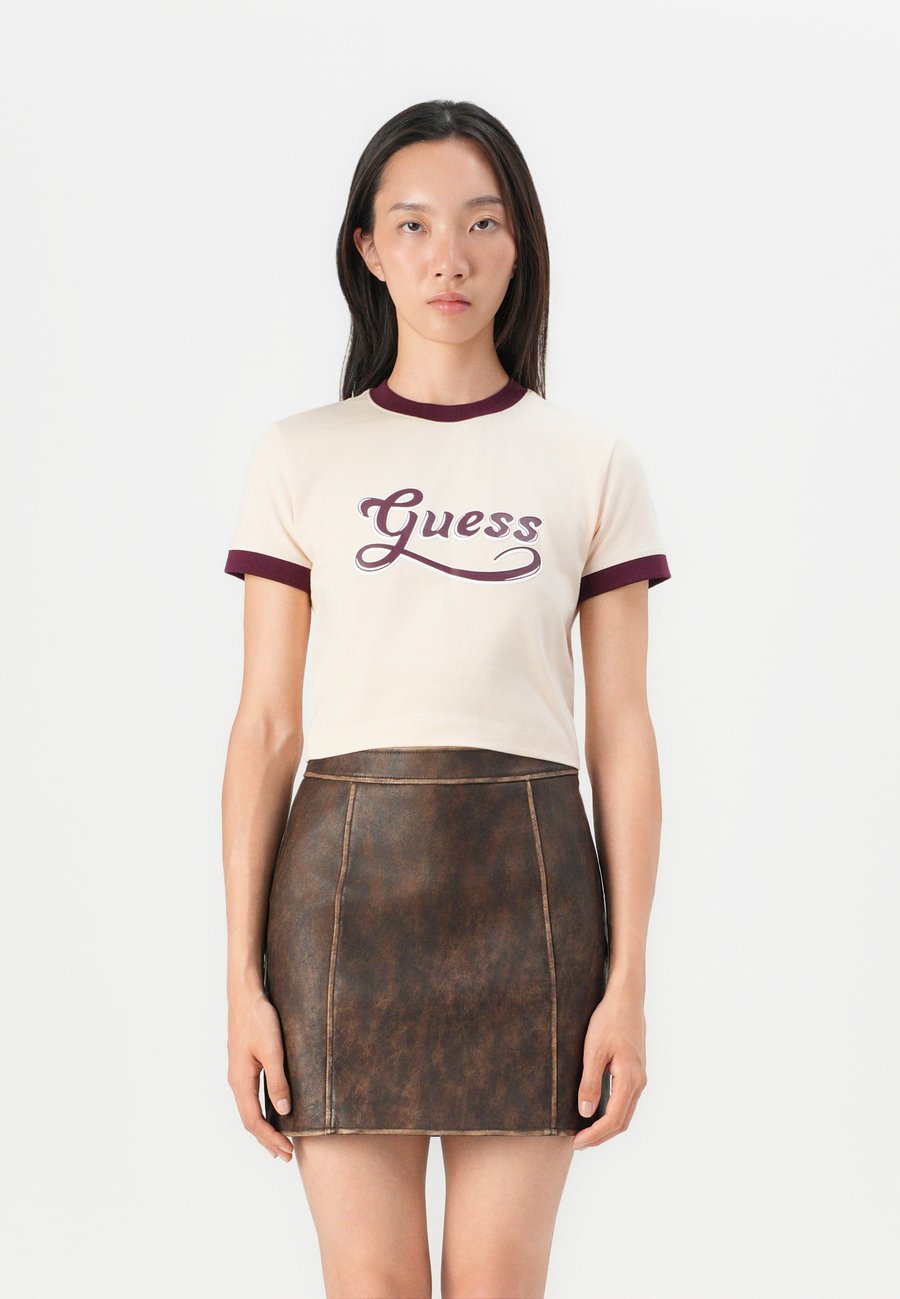 Футболка Guess SS GLOSSY CROP , Peach Peony/Beige, Оранжевый, Футболка Guess SS GLOSSY CROP , Peach Peony/Beige
Футболка Guess SS GLOSSY CROP , Peach Peony/Beige, Оранжевый, Футболка Guess SS GLOSSY CROP , Peach Peony/Beige