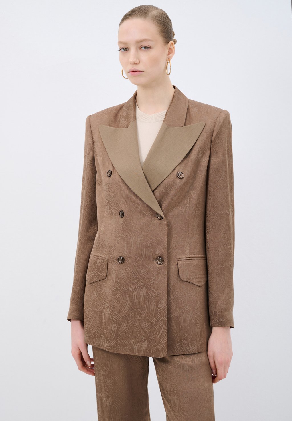 Блейзер adL, светло-коричневый
Блейзер adL, светло-коричневый