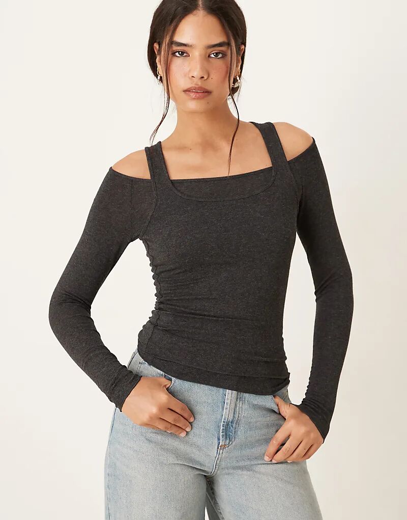 Длинный топ Mango с жилетом в антрацитовом цвете
Длинный топ Mango с жилетом в антрацитовом цвете