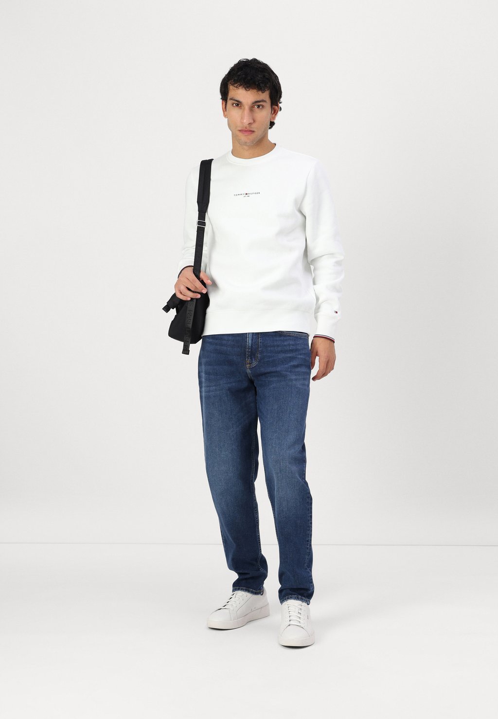 Джинсы зауженного кроя CORE HARLEM Tommy Hilfiger, синий
Джинсы зауженного кроя CORE HARLEM Tommy Hilfiger, синий