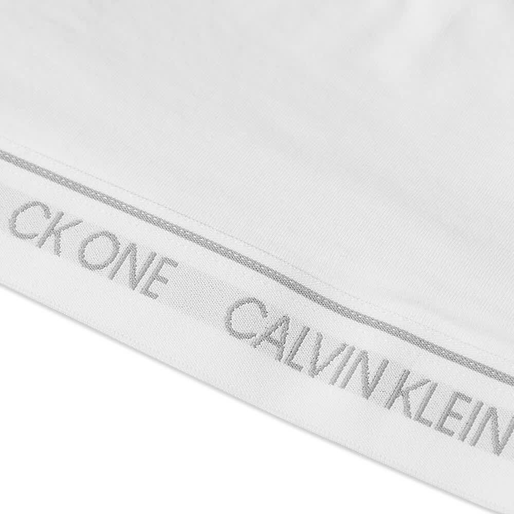 Бралетт без подкладки Calvin Klein
Бралетт без подкладки Calvin Klein