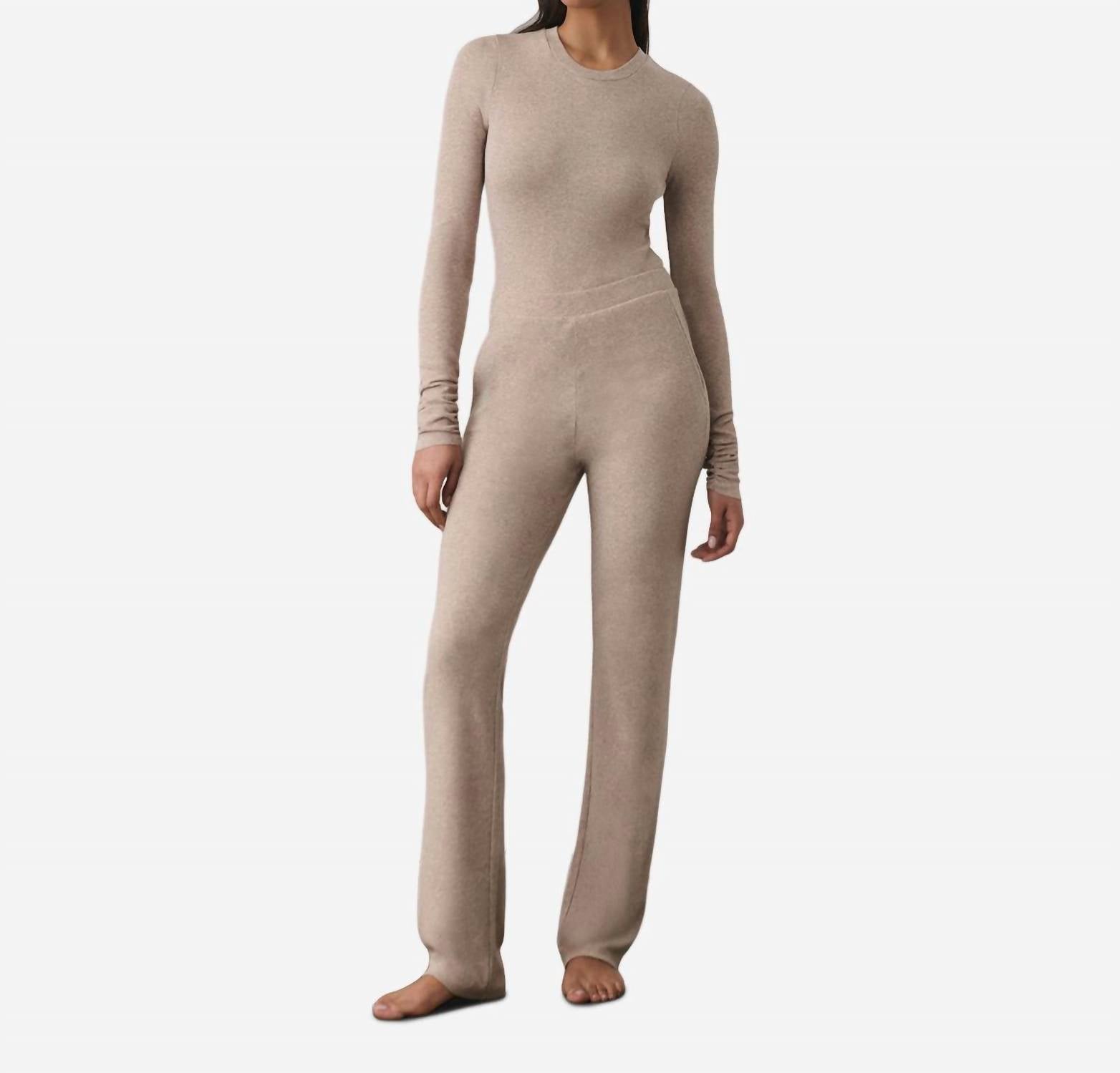 Комплект для отдыха Nyra Organic из пима-хлопка в вересково-коричневом цвете Skin
Комплект для отдыха Nyra Organic из пима-хлопка в вересково-коричневом цвете Skin