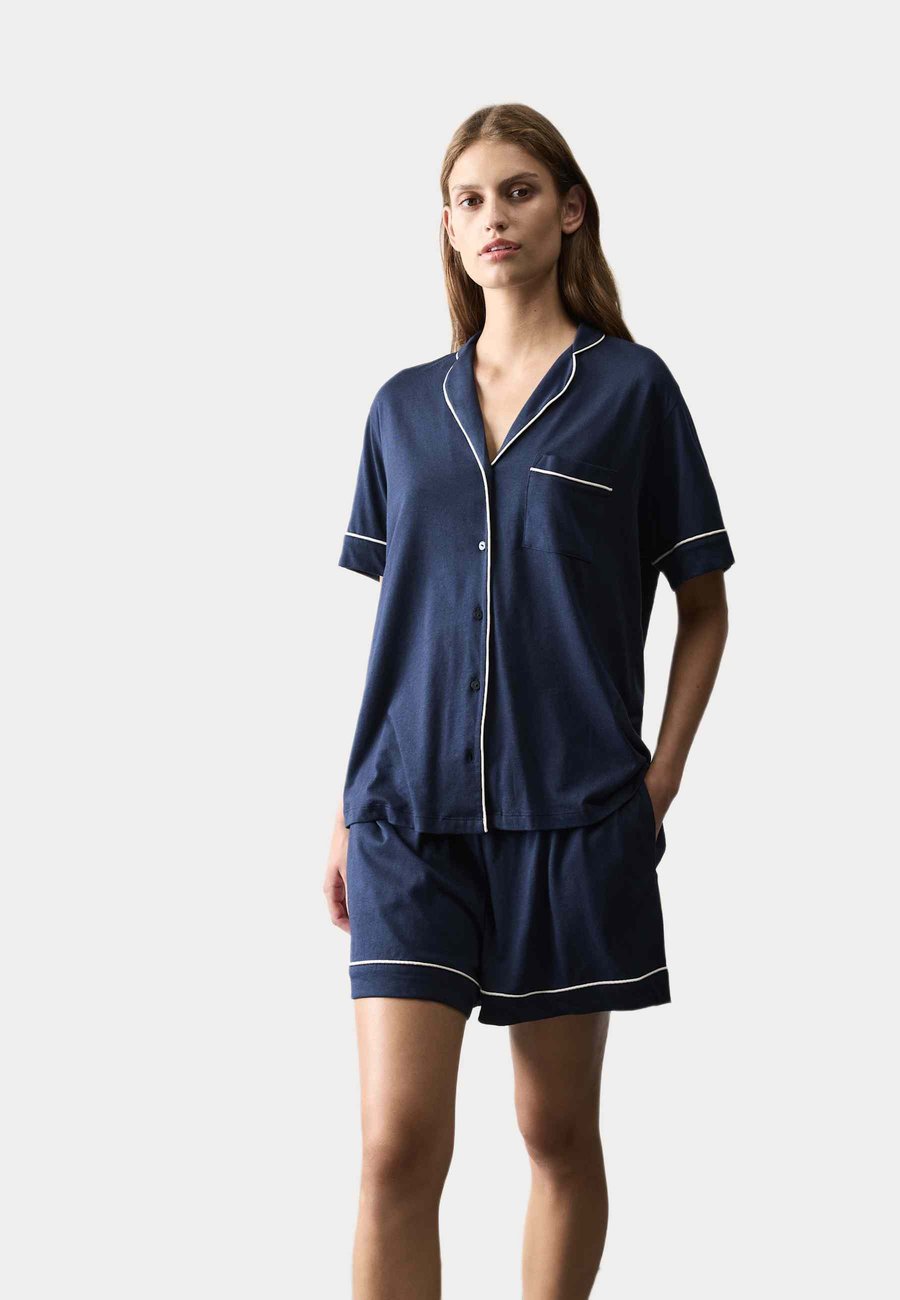 Пижамный комплект Marks & Spencer SET, Navy/Dark Blue
Пижамный комплект Marks & Spencer SET, Navy/Dark Blue