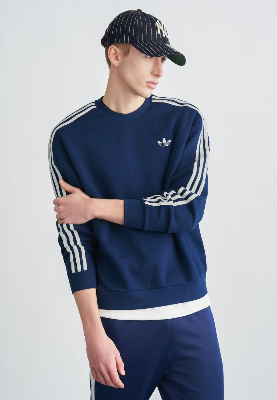 Толстовка Adidas Originals CREW, Night Indigo/Dark Blue
Толстовка Adidas Originals CREW, Night Indigo/Dark Blue