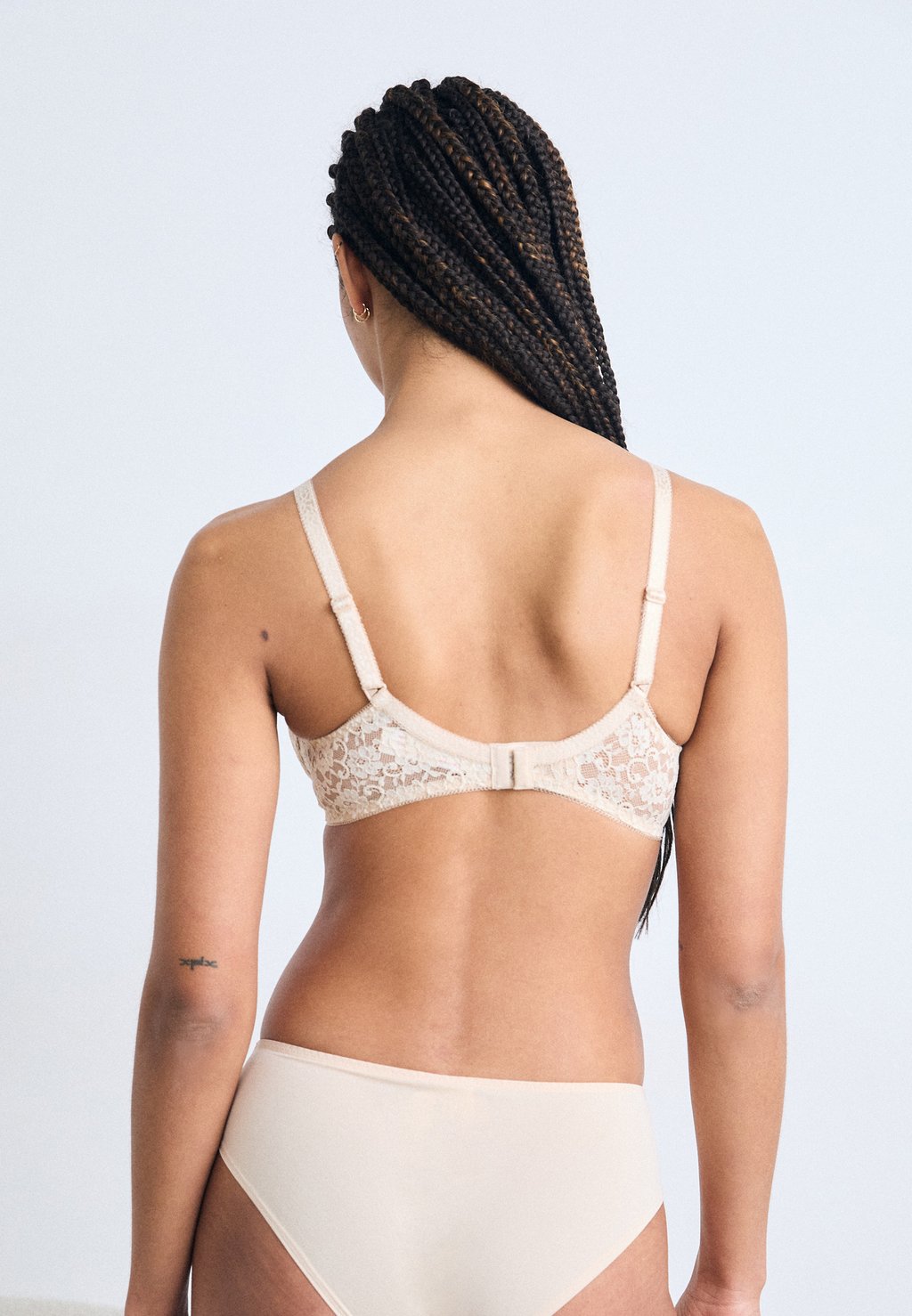 Бюстгальтер на косточках AMOURETTE Triumph, бежевый
Бюстгальтер на косточках AMOURETTE Triumph, бежевый