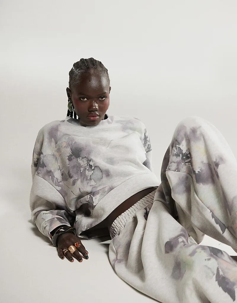 Толстовка оверсайз ASOS DESIGN с цветочным принтом по всей поверхности — часть комплекта
Толстовка оверсайз ASOS DESIGN с цветочным принтом по всей поверхности — часть комплекта