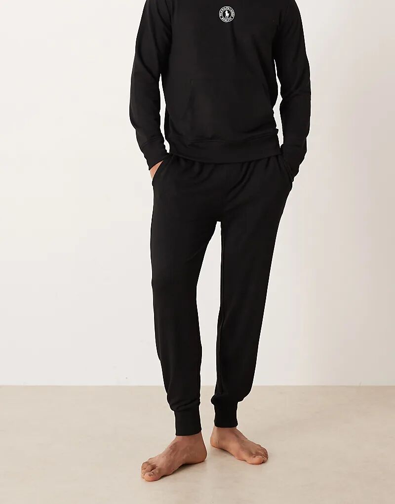 Черные спортивные брюки Polo Ralph Lauren с логотипом на поясе
Черные спортивные брюки Polo Ralph Lauren с логотипом на поясе